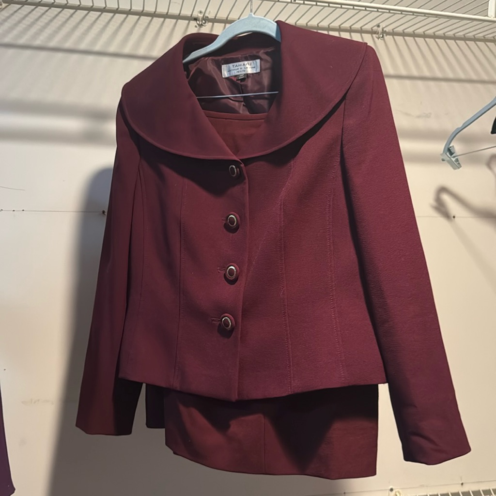 Tahari Plum Size 12 Beautiful Suit Never Worn
